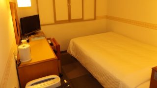 シングルルーム(入口側から)|ホテル ウイング・ポート長崎