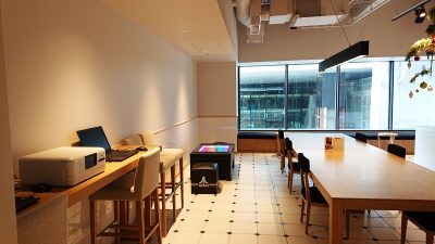 ランドリーラウンジ（テーブル）｜ホテルメトロポリタン川崎
