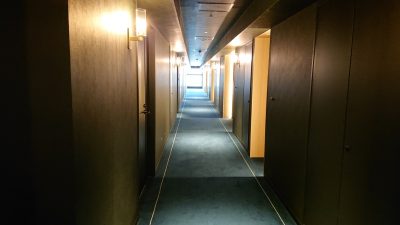 客室階の廊下｜ホテルメトロポリタン川崎