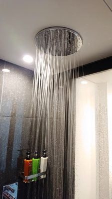 頭上から！？シャワー｜ホテルメトロポリタン川崎