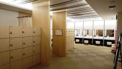 若紫の湯(脱衣場)|アパホテル&リゾート〈東京ベイ幕張〉