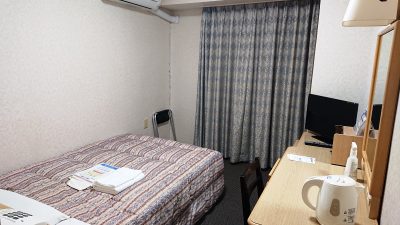 シングルルーム(入口側から)|備長炭の湯 ホテルクラウンヒルズ小倉(BBHホテルグループ)