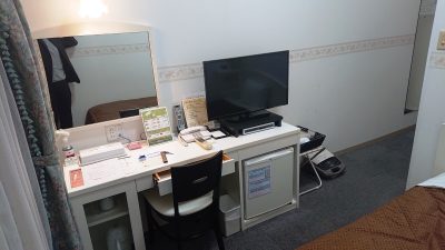 シングルルームのデスク|立川アーバンホテル